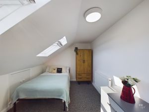 bed 6 - click for photo gallery